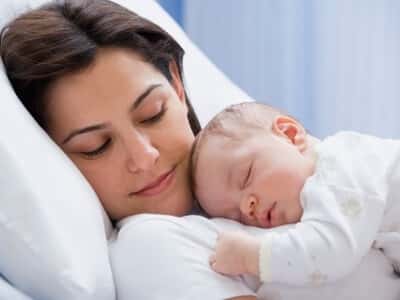 Chăm Sóc Mẹ Và Bé Trong Những Ngày Đầu Sau Sinh